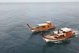 Fra Phuket: Privat luksuslangbåt til Khai-øyene