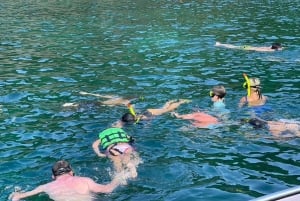 Z Phuket: Wycieczka 1-dniowa na wyspy Raya, Coral i Maiton z transferem