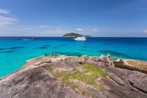 Da Phuket: Viaggio di lusso alle Isole Similan in catamarano veloce