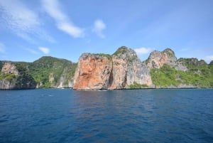 Phuketista: Snorklauslauttaristeily Phi Phi -saarille
