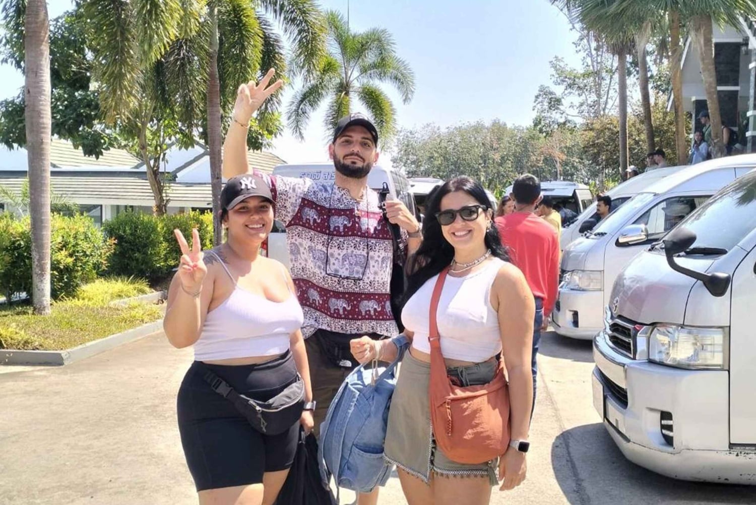 Phuketista: VIP-minibussikuljetus Cheow Lan -järven laiturille