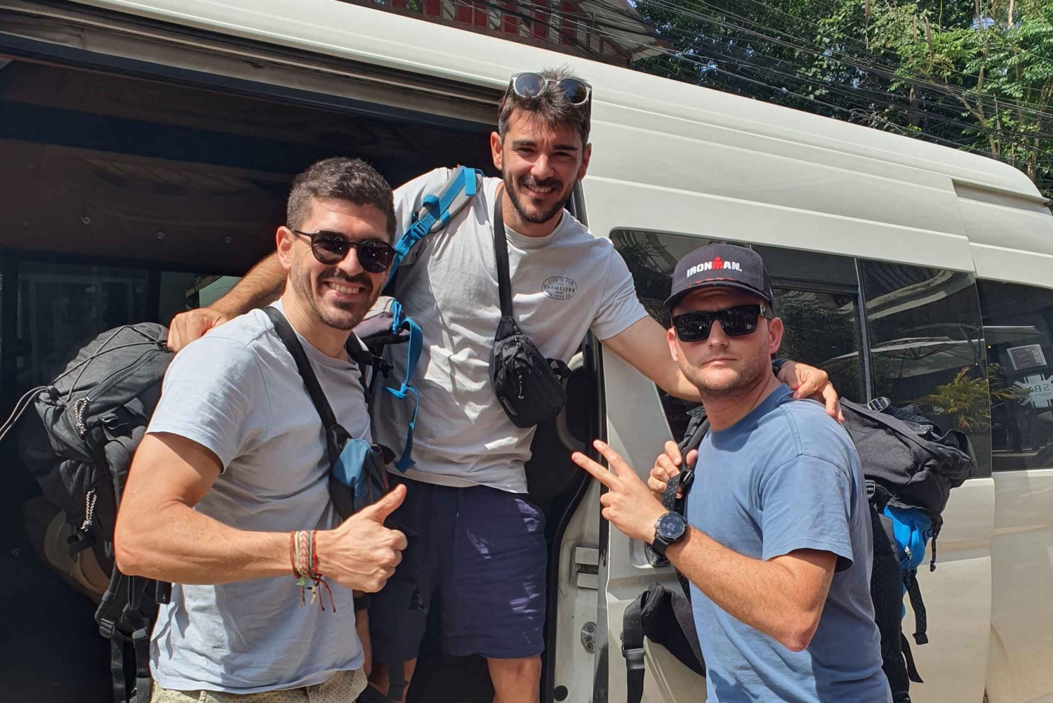 Phuketista: VIP-minibussikuljetus Cheow Lan -järven laiturille