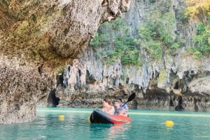 Phuket: Solnedgangscruise i Phang Nga-bukten med middag og kanopadling