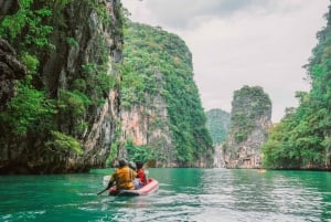 Phuket: Crucero por la bahía de Phang Nga al atardecer con cena y piragüismo