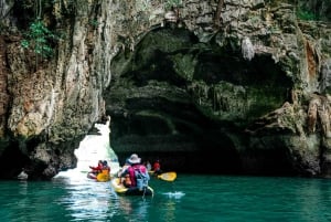 Phuket: Passeio de um dia com James Bond e canoagem em um grande barco