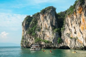 Phuket : James Bond Day Tour et canoë-kayak à bord d'un grand bateau