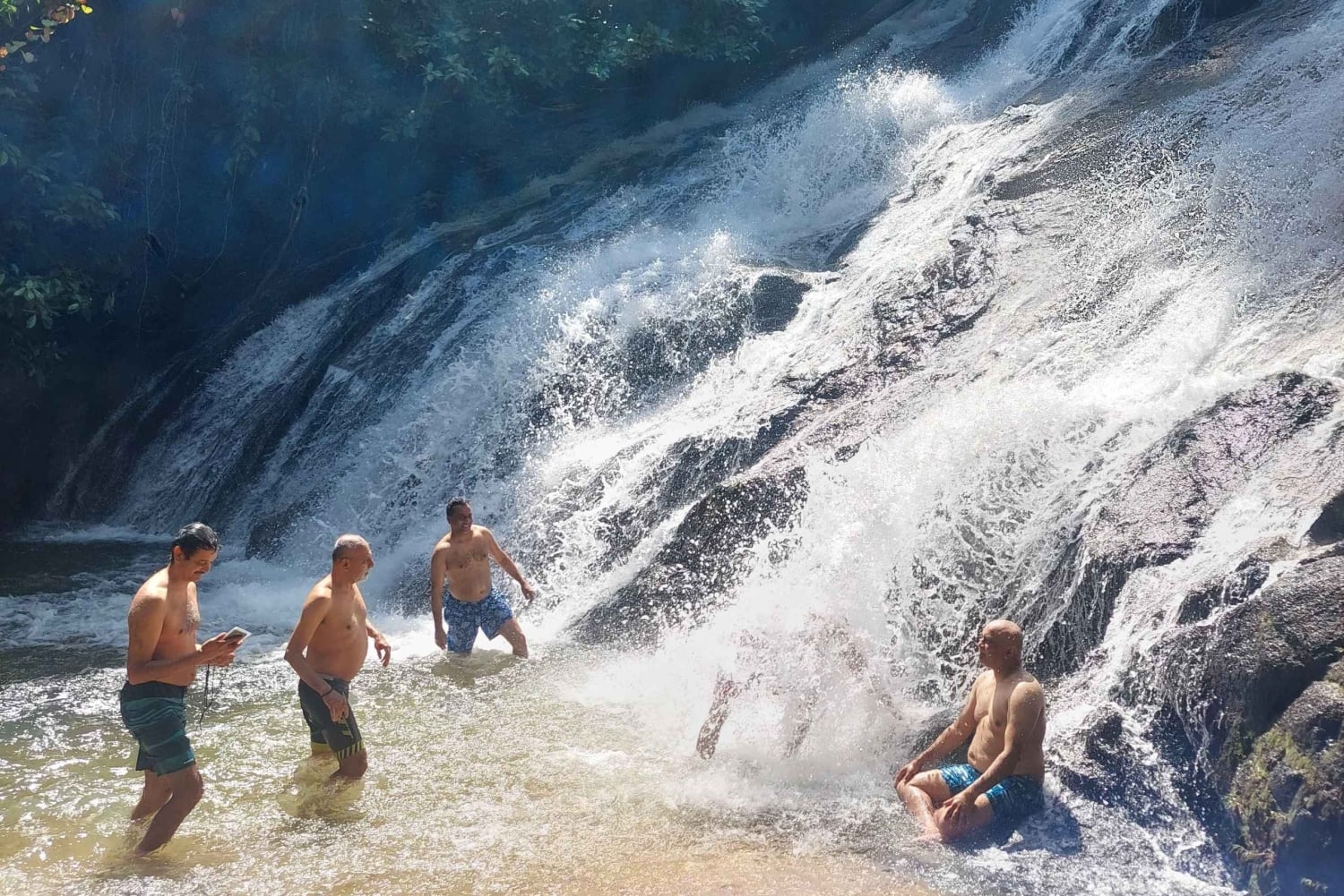 Khao Lak: Halvdagstur til vandfald og søer med frokost