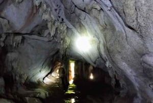 Khao Lak: Wycieczka o wschodzie słońca po zatoce Phang Nga łodzią VIP Longtail