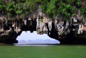 Khao Lak : Excursion privée en bateau à longue queue vers l'île de James Bond