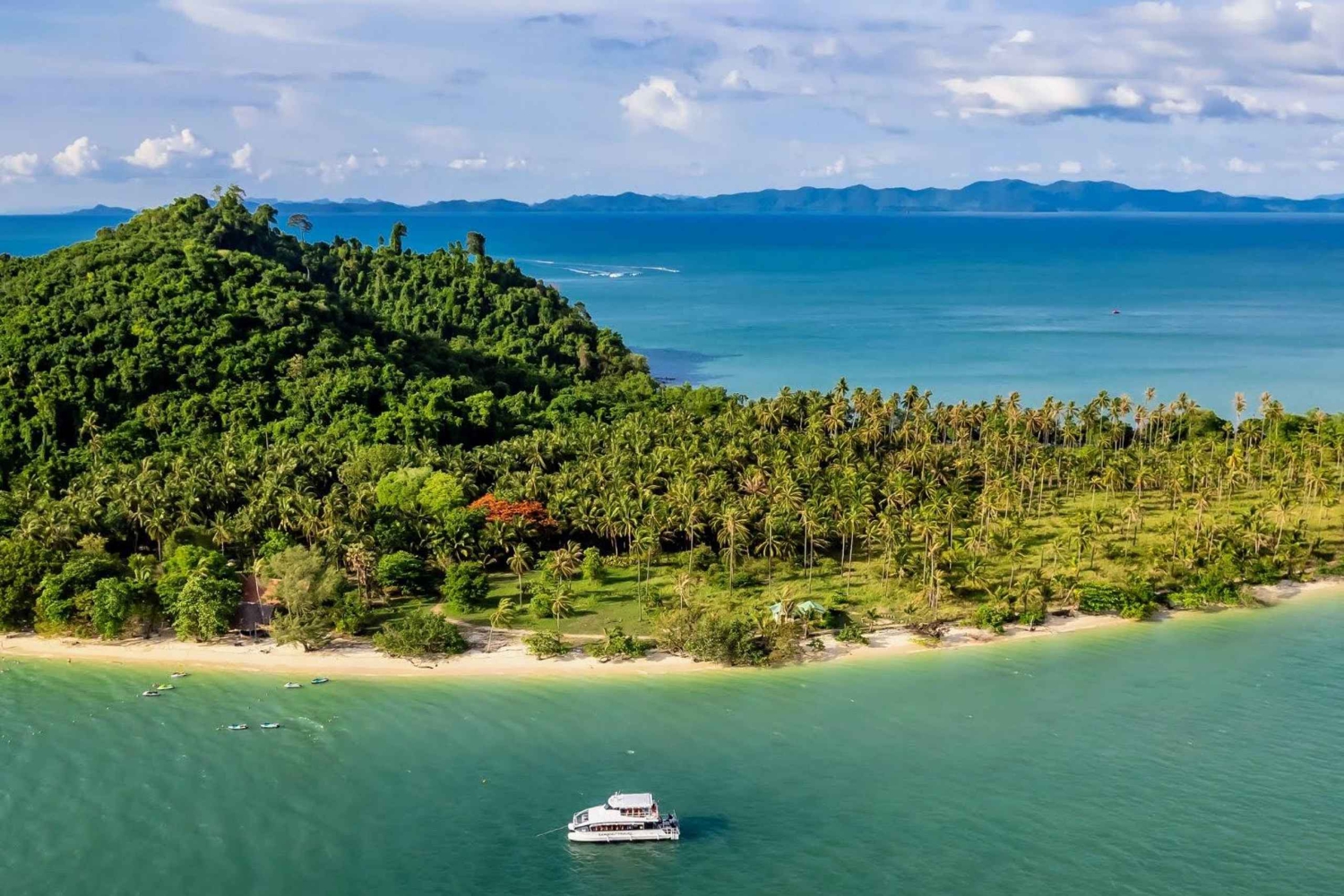 Khao Lak : glissez à toute vitesse en catamaran vers l'île de James Bond