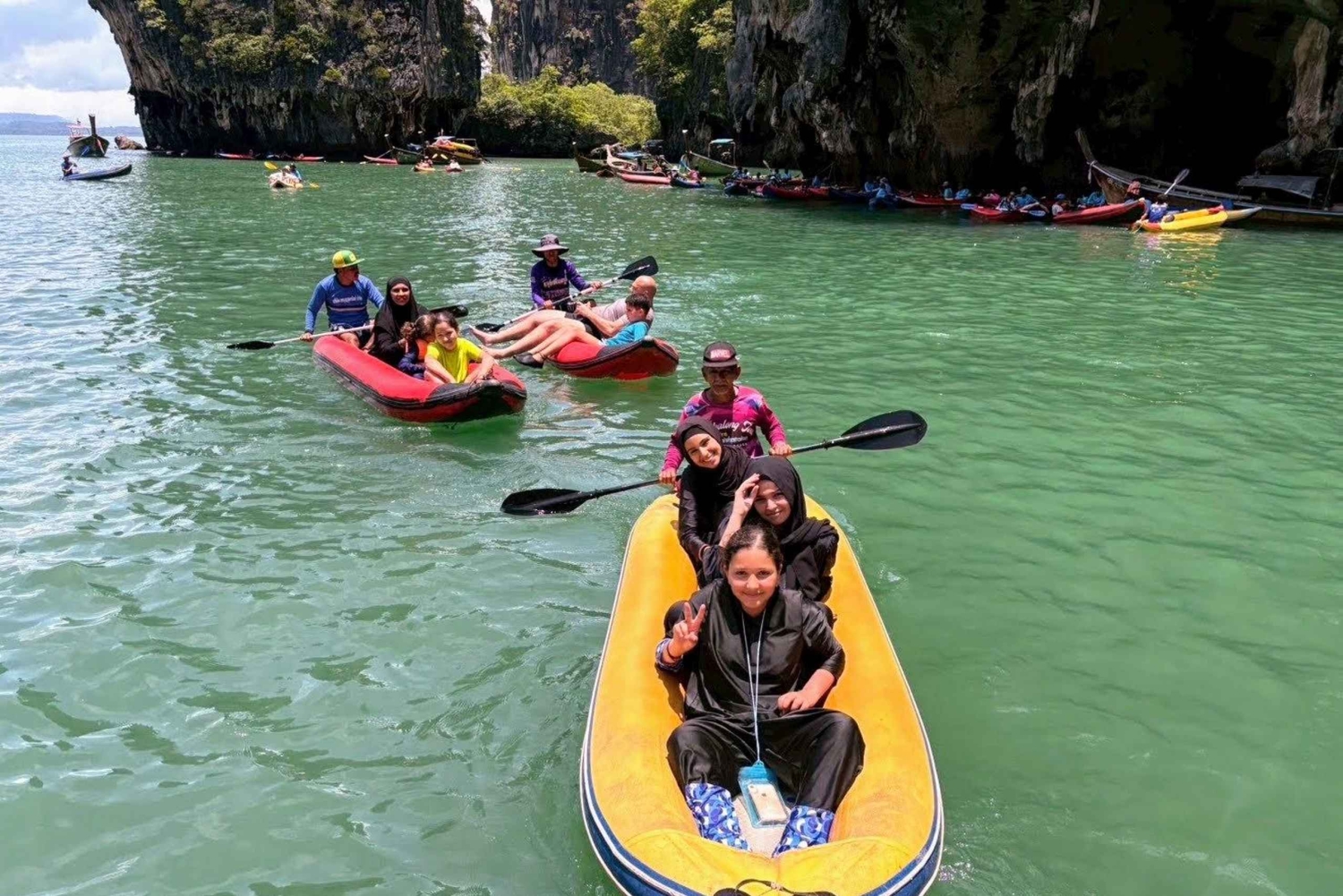 Khao Lak: Passeio rápido de catamarã a motor até à Ilha James Bond