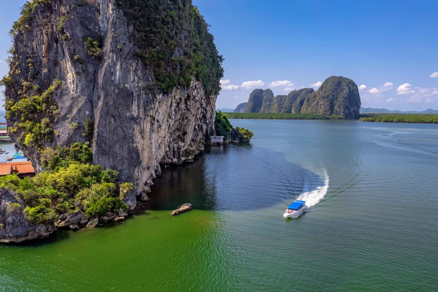 Khao Lak: Passeio rápido de catamarã a motor até à Ilha James Bond
