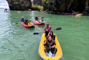 Khao Lak: Passeio rápido de catamarã a motor até à Ilha James Bond