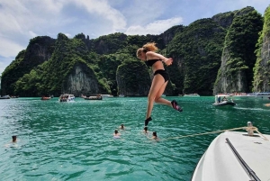 Khaolak: Phi Phi Island & Maya Bay with German Guide & Lunch