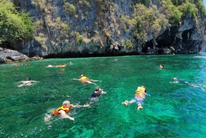 Khaolak: Phi Phi Island & Maya Bay with German Guide & Lunch