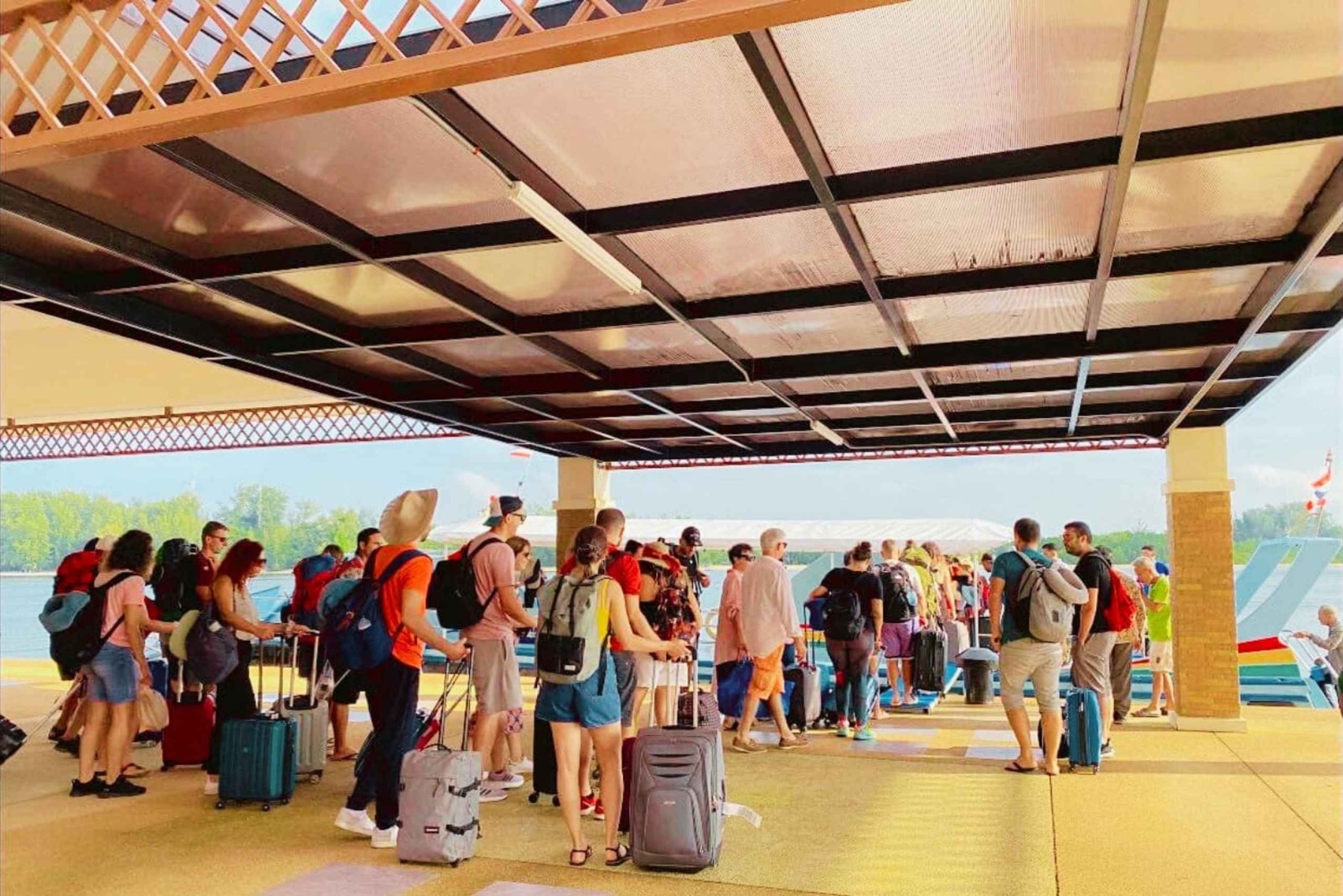 Koh Lanta: Ferge fra Koh Lanta til Phuket (via Koh PhiPhi)