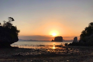 Krabi: Private Luxury Long-Tail Boat to Hong Island