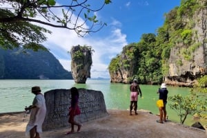 Krabi: Tour privado de un día por James Bond y Koh Panyi con almuerzo