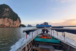 Krabi: Tour privado de un día por James Bond y Koh Panyi con almuerzo