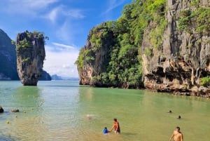 Krabi: Tour privado de un día por James Bond y Koh Panyi con almuerzo