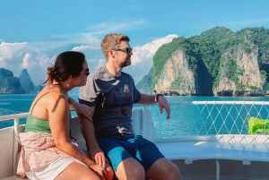 Excursión de un día a la bahía de Phang Nga y piragüismo en barco grande (no abarrotado)