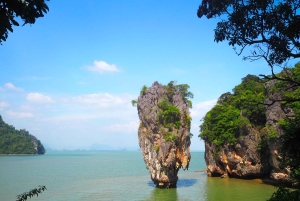 Excursión de un día a la bahía de Phang Nga y piragüismo en barco grande (no abarrotado)
