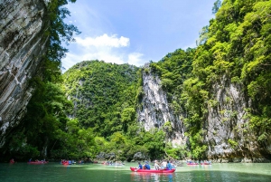 Bahía de Phang Nga: Tour de día completo en kayak en barco desde Phuket