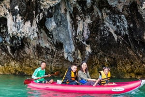 Bahía de Phang Nga: Tour de día completo en kayak en barco desde Phuket