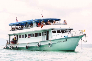 Bahía de Phang Nga: Tour de día completo en kayak en barco desde Phuket