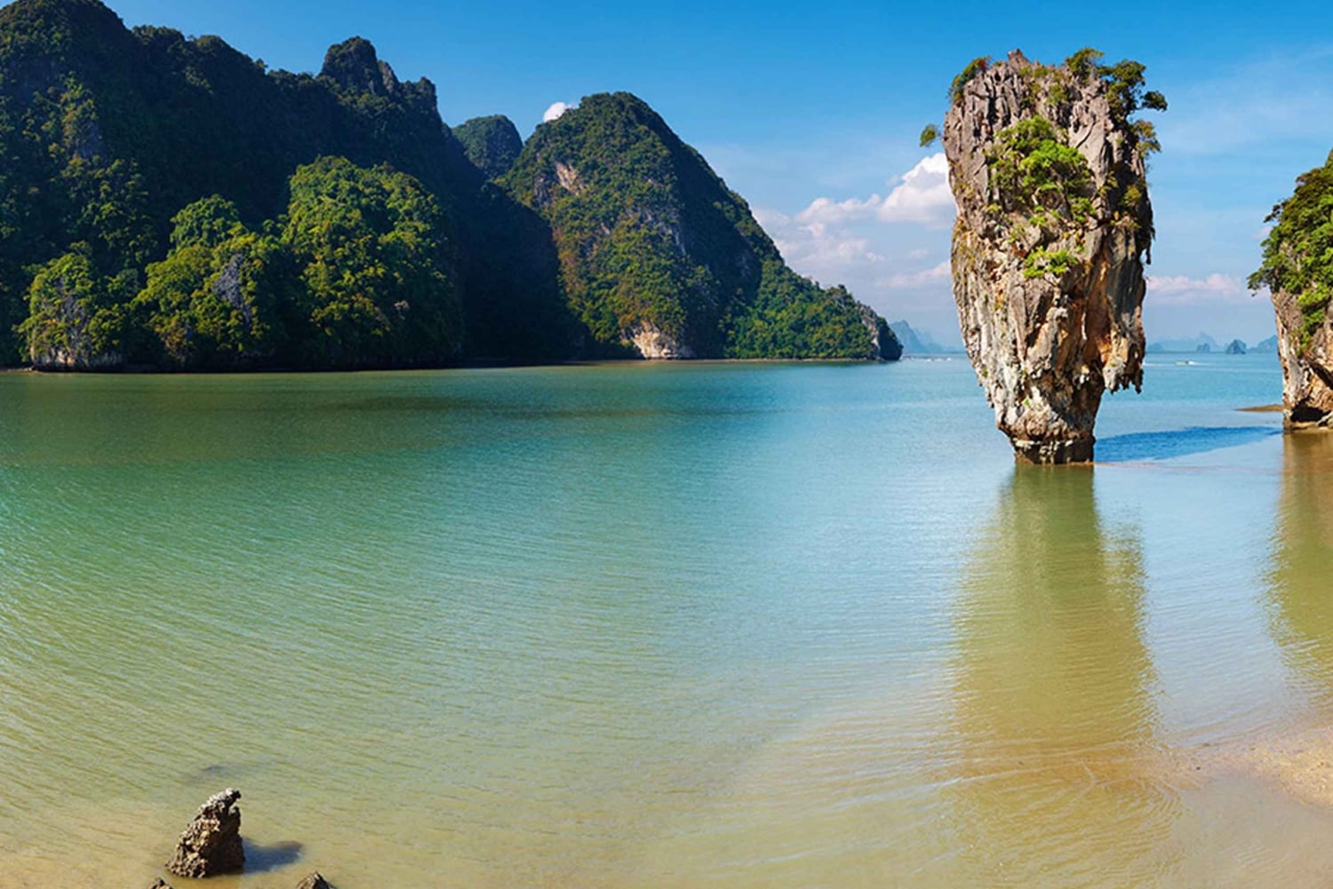 Длиннохвостая лодка в заливе Пханг Нга с обедом