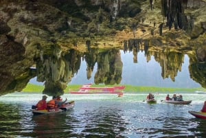 Longtailboot in de baai van Phang Nga met lunch
