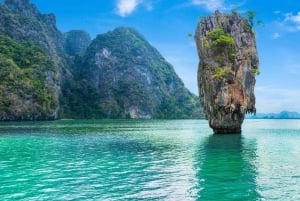 Longtailboot in de baai van Phang Nga met lunch