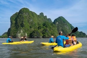 Longtailboot in de baai van Phang Nga met lunch