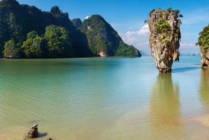 Длиннохвостая лодка в заливе Пханг Нга с обедом