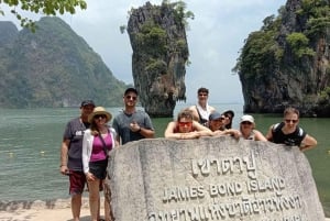 Длиннохвостая лодка в заливе Пханг Нга с обедом