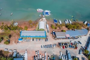 Phi Phi Island: Avventura di una giornata intera in motoscafo o catamarano