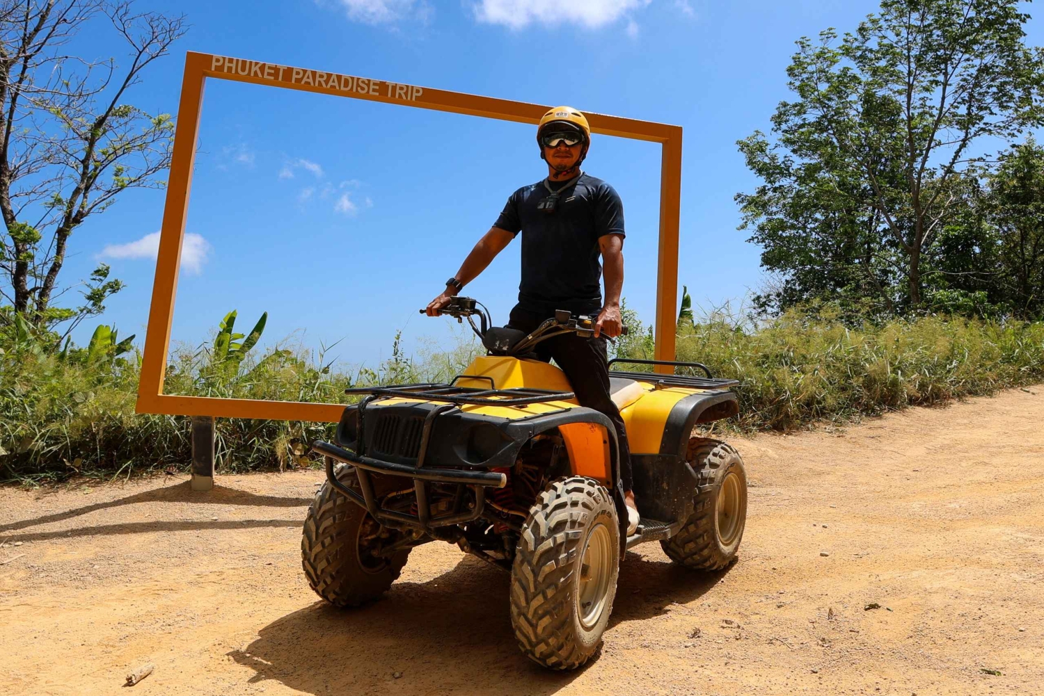Giro in All-terrain vehicle nella giungla di Phuket e tour del tempio di Chalong