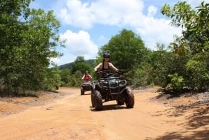 Phuket: Excursão ATV nos Manguezais da Selva e Praia Secreta