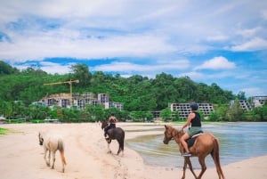 Avventura a cavallo sulla spiaggia di Phuket