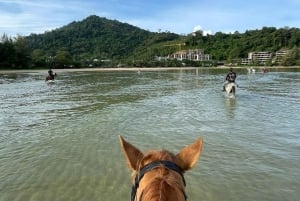 Avventura a cavallo sulla spiaggia di Phuket