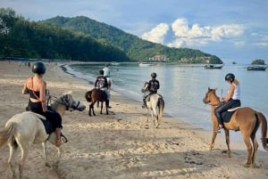 Avventura a cavallo sulla spiaggia di Phuket