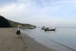 Avventura a cavallo sulla spiaggia di Phuket