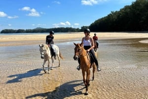Avventura a cavallo sulla spiaggia di Phuket