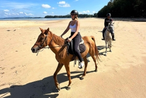 Avventura a cavallo sulla spiaggia di Phuket