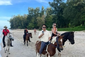 Avventura a cavallo sulla spiaggia di Phuket