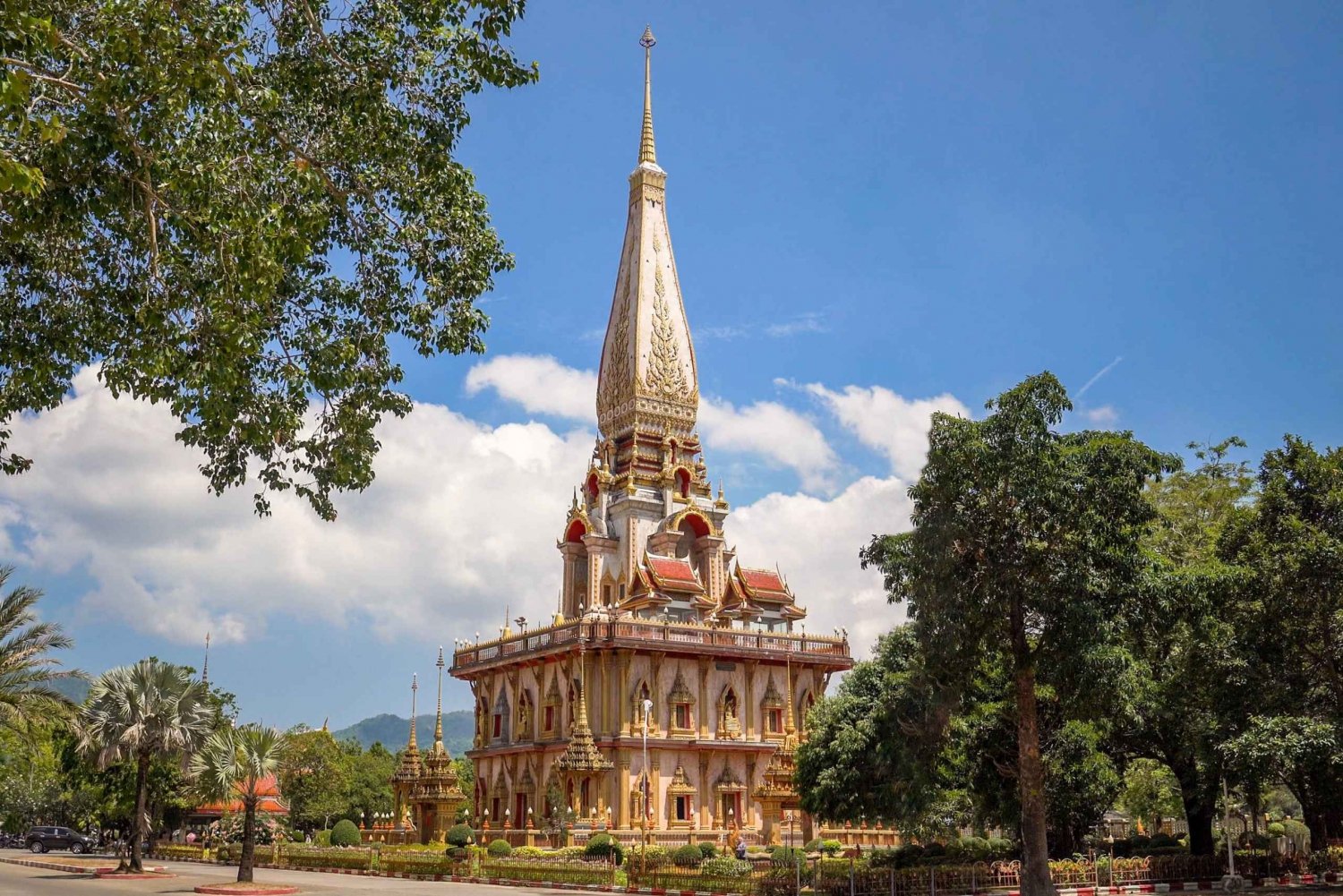 Phuket: Big Buddha, Wat Chalong and Town Half Day Tour