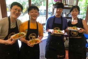 Пхукет: мастер-класс тайской кухни Blue Elephant с туром по рынку