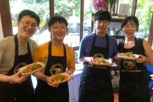 プーケット - ブルー エレファントのタイ料理教室と市場ツアー