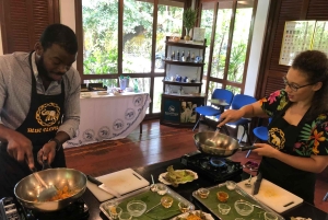 プーケット - ブルー エレファントのタイ料理教室と市場ツアー