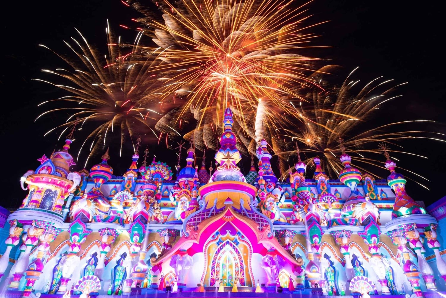 Phuket: Billet til Carnival Magic Experience med transport